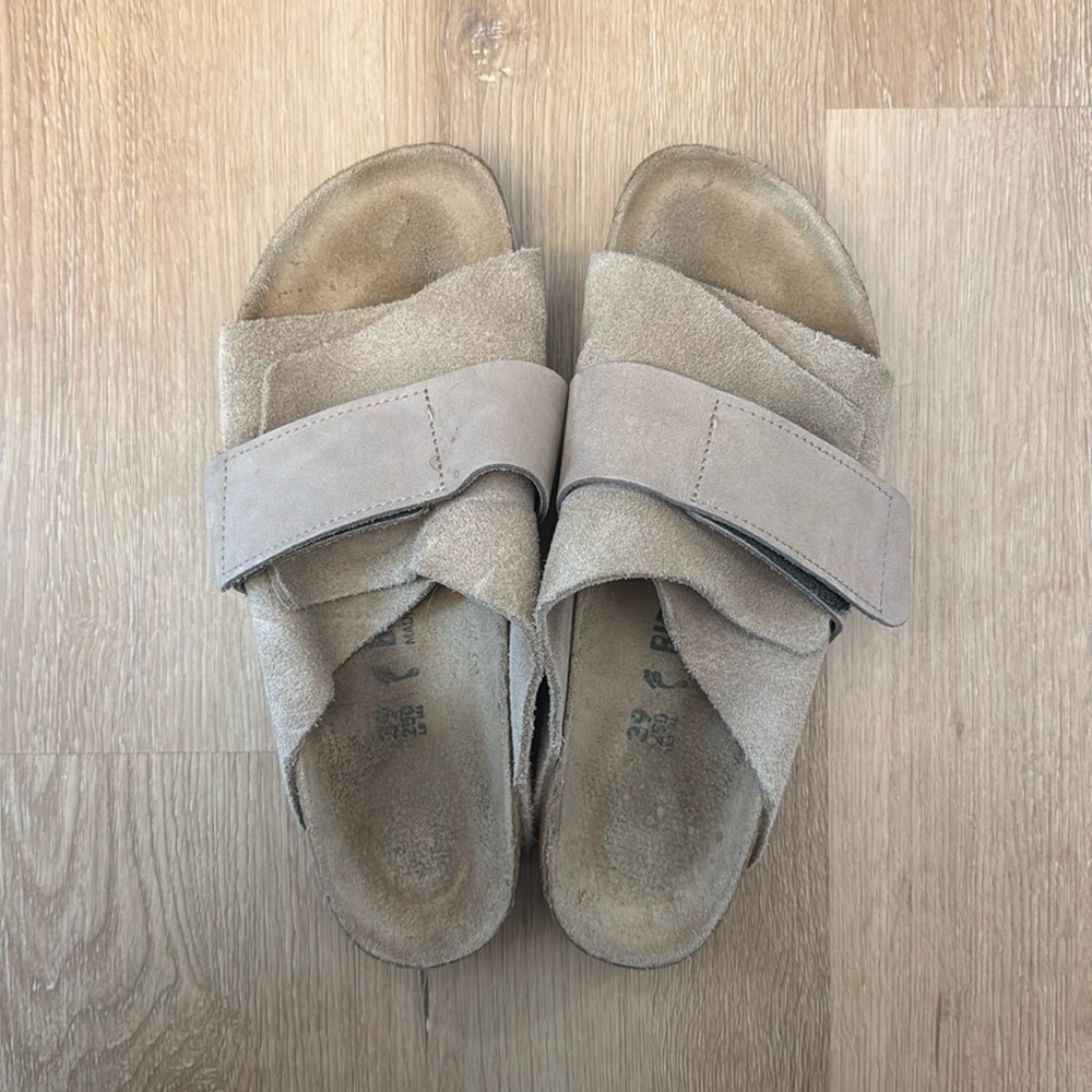 Birkenstock Kyoto Slides in Taupe